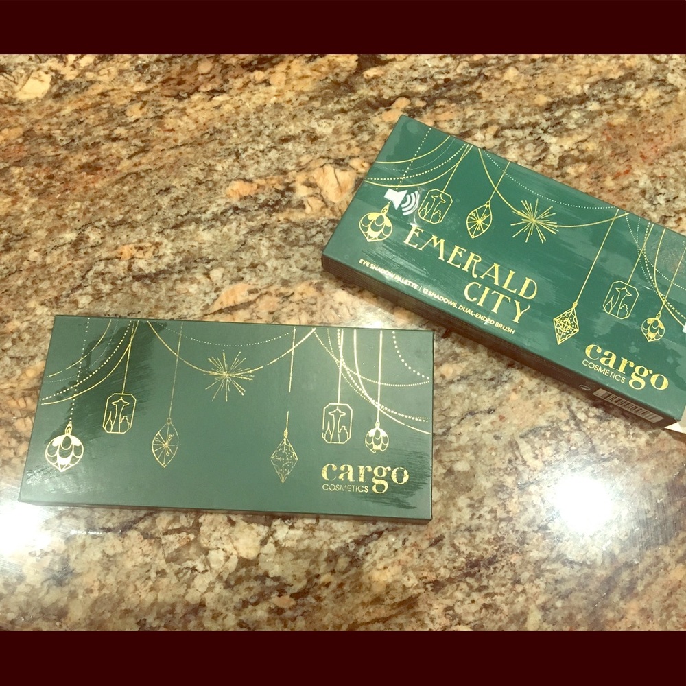 Emerald City eyeshadow palette barely used